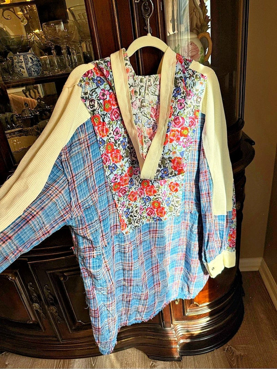 POL Tops - POL Floral Plaid Long Sleeve Top in Blue & Cream 45Size Large